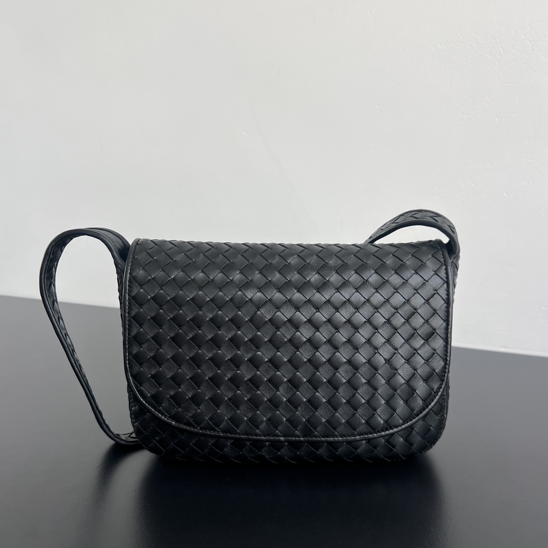 보테가베네타 Veneto 플랩 크로스바디 백 843836 26x18.5x5cm