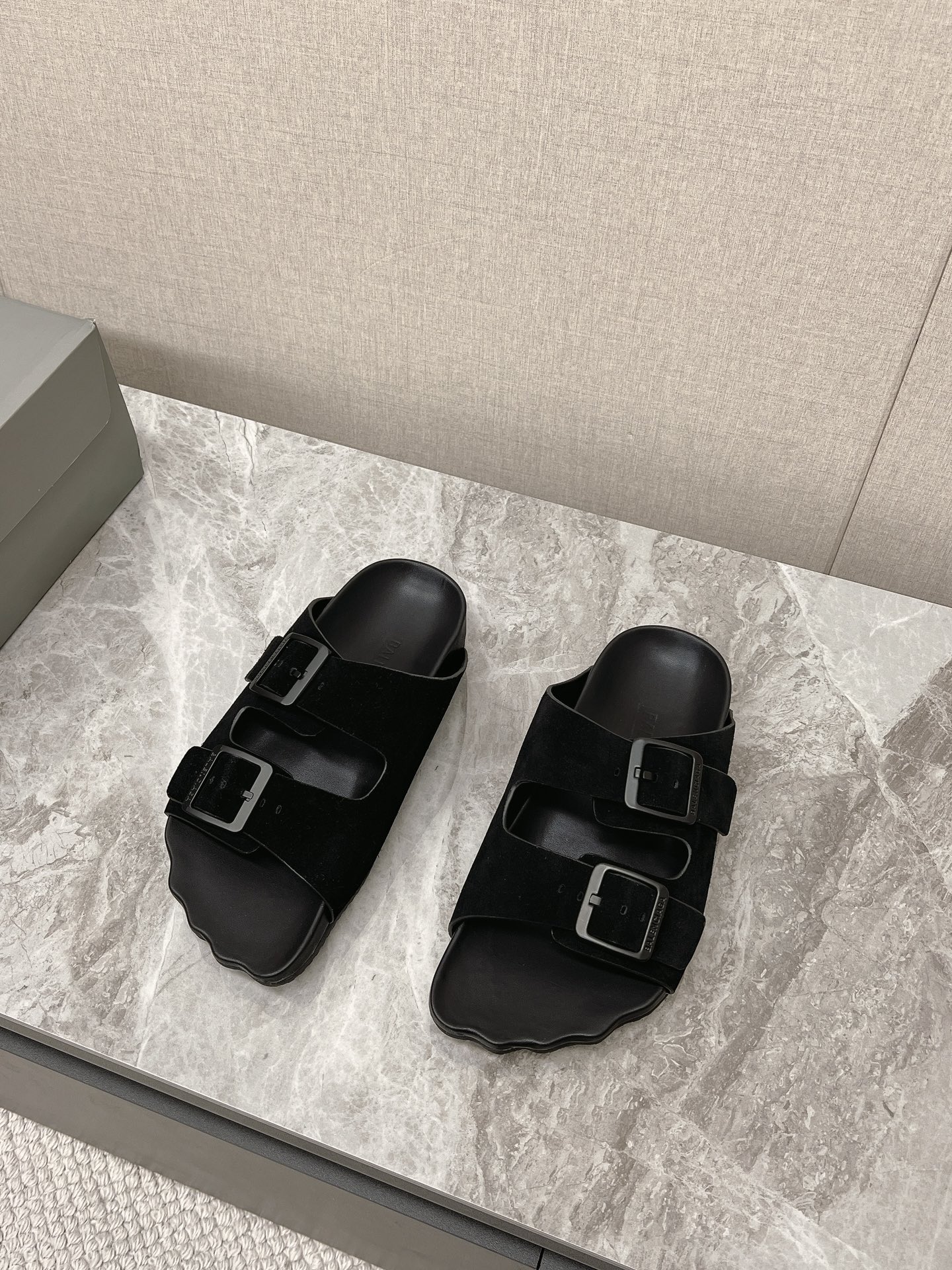 발렌시아가 선데이 샌들