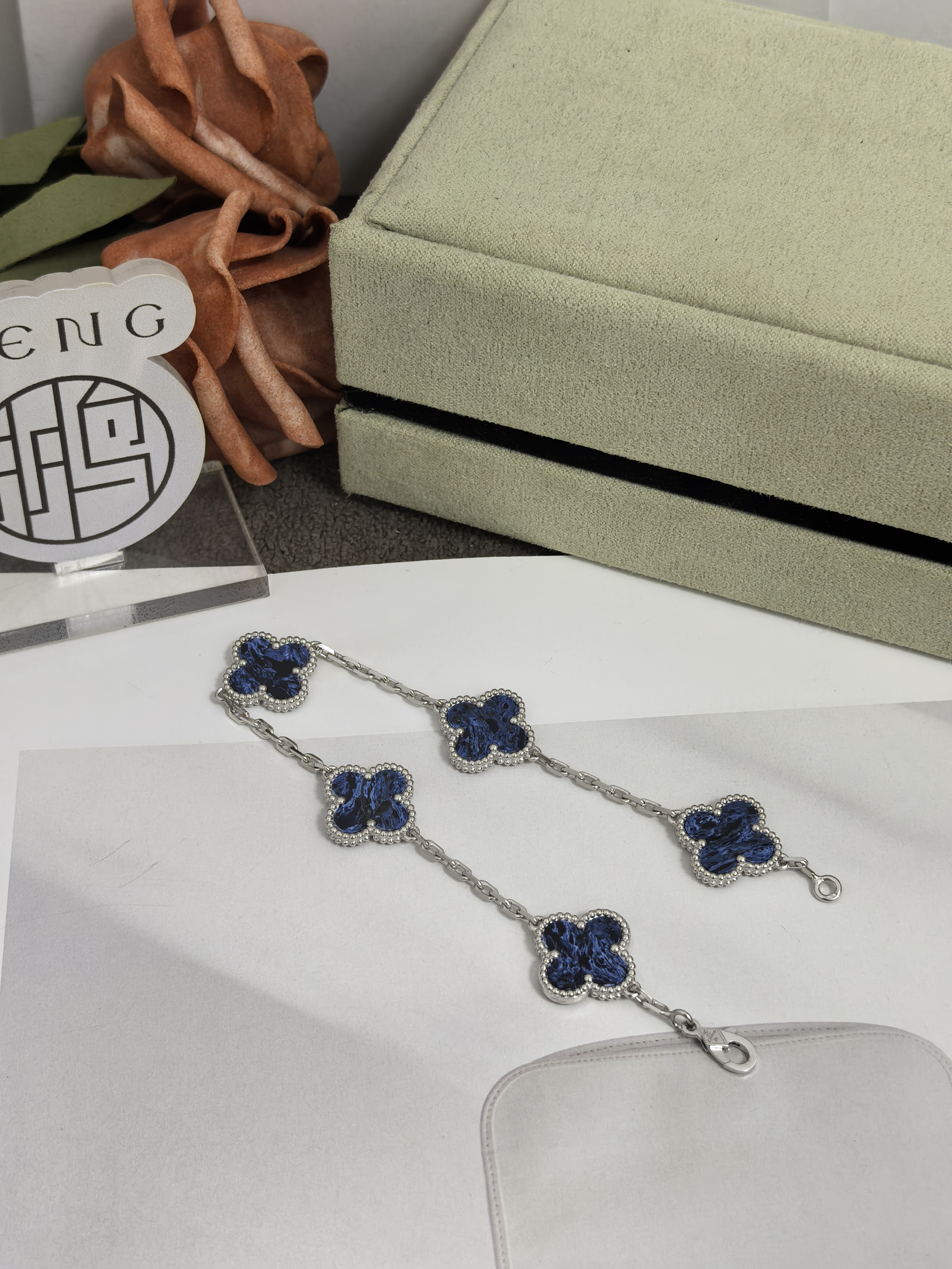 Van Cleef & Arpels -반클리프퓨어알함브라팔찌   925